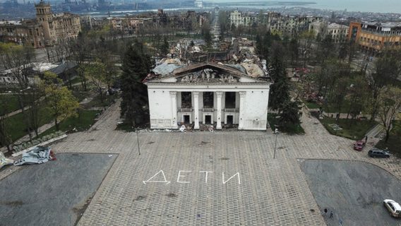 В Украине запустили сайт с исследованиями российской атаки на Мариупольский драмтеатр: более ста часов интервью, тысячи фотографий и видео