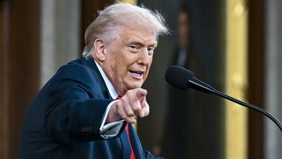 Трамп таки підписав указ, який вимагає надавати чиновникам доступ до нових ШІ-моделей перед їхнім офіційним запуском. Які наслідки 