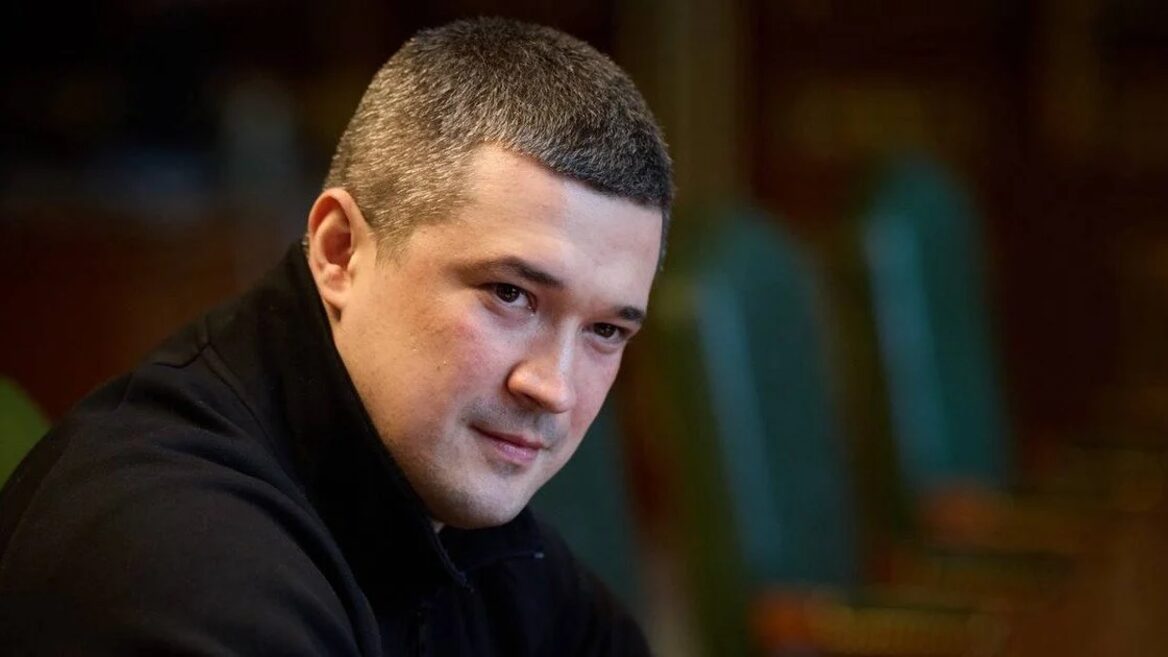 «Це&nbsp;нове повітря й&nbsp;нова надія в&nbsp;боротьбі вільних людей за&nbsp;свободу та&nbsp;справедливість. Голос змін який не&nbsp;можна було не&nbsp;почути». Федоров привітав Драпатого із призначенням і подякував Сирському за захист