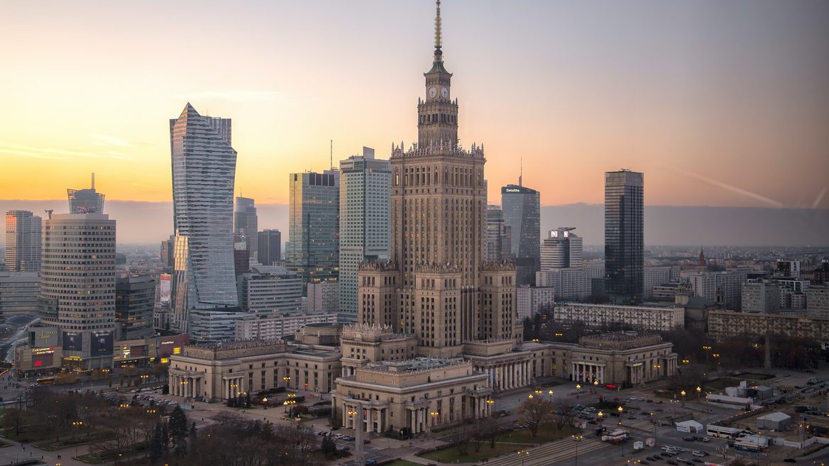 Українці на дистанційці можуть не сплачувати податки у Польщі. Є відповідне рішення