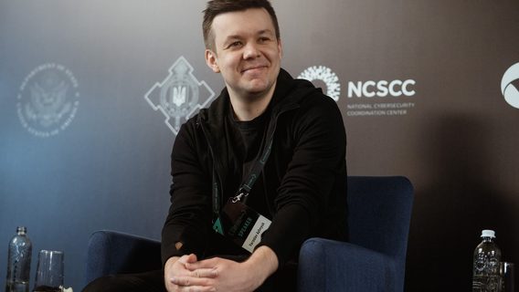 «Не ведіться на обман, що це низькотехнологічно. Вам варто цінувати цей новий український McDonald's». Ажнюк провів несподівану алегорію між українськими FPV-дронами і бургерами. У чому він бачить паралелі