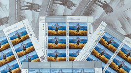 В Rozetka та «Укрпошті» пояснили, чому після оголошення продажу марок з руським кораблем сайт не працював