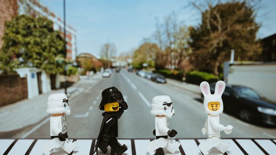 Данська Lego виставила українцю рахунок на 805 200 грн. Він продає схожі на Lego китайські конструктори. Компанія хоче знищити його товар