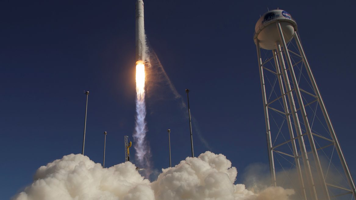 NASA відправила на МКС вантажний корабель Cygnus. Запуск здійснили за допомогою ракети-носія Antares перший ступінь якої — українська розробка, а двигун — з росії
