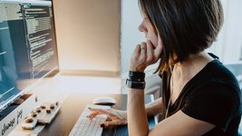 В среднем специалисты уровней Junior и Middle работают в одной компании до 2 лет. Как часто украинские айтишники меняют место работы