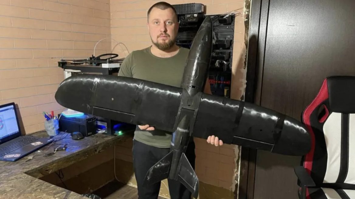 Изобретатель из Полтавщины напечатал на 3D-принтере беспилотник для ВСУ и готовит его к испытаниям.