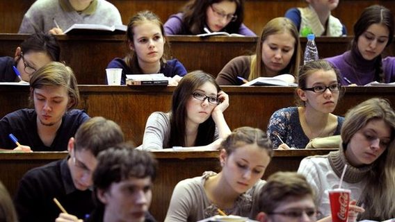 ІТ-освіта в університетах України подорожчала. Але першість тримає спеціальність «Богослов'я»
