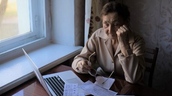 Більше ніж половина українців сплачують комунальні послуги онлайн