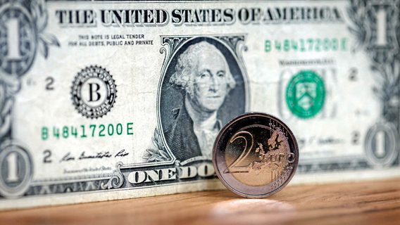 Нацбанк розглядає відмову від долара: гривню можуть орієнтувати на євро