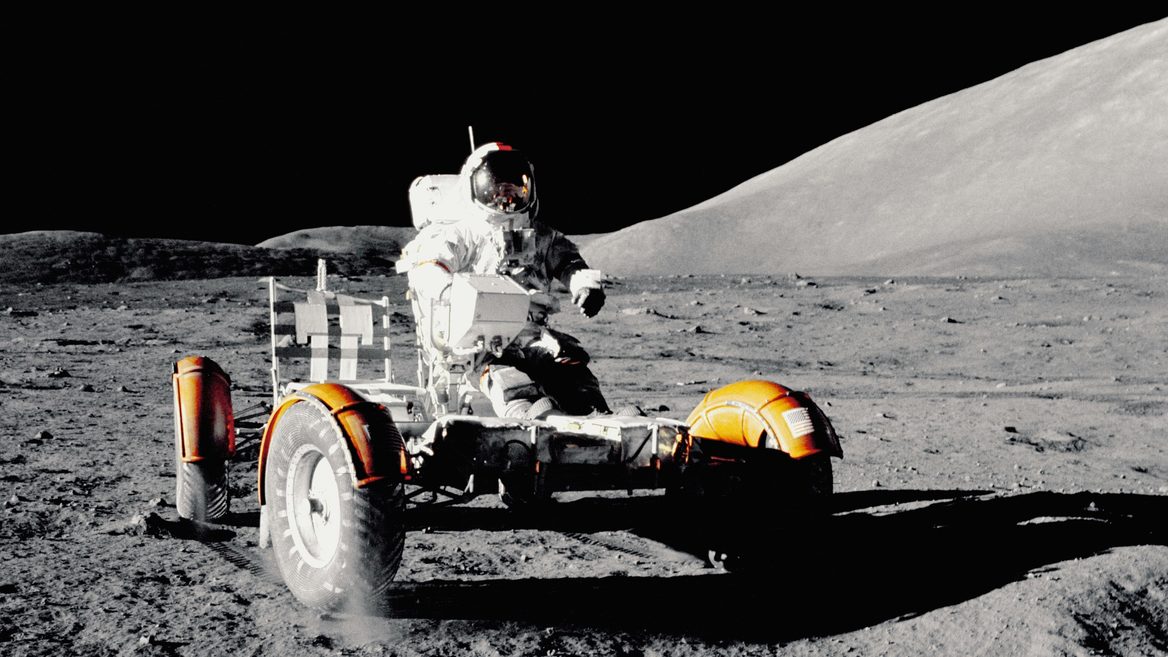 США высадились на Луну впервые за последние 50 лет. Почему история покорения растянулась на полвека
