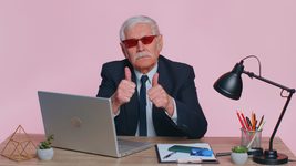 56-летний разработчик, обещавший пол зарплаты тому, кто поможет ему найти работу, принял оффер. Теперь у него новое интересное предложение