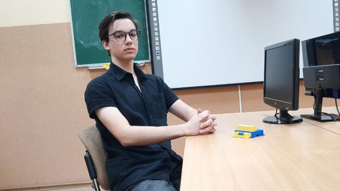 Школьник из Кропивницкого создал прибор, извещающий о тревоге во всех классах учебного заведения