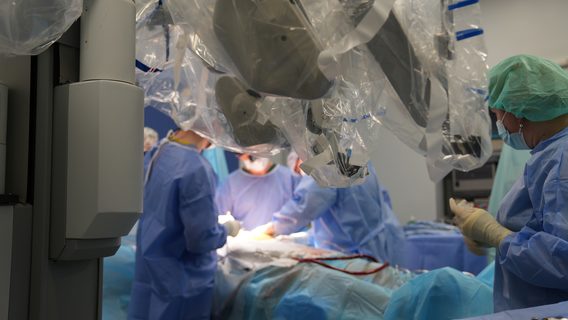 Во львовской больнице впервые провели операцию на сердце с применением робота Da Vinci