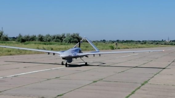 «Недалеко от Николаева работаем с бариками». На Миколаївщні судили військового-програміста авіаційної ескадрильї, який «злив» дружині у месенджері місце дислокації Bayraktar. Ось, що йому за це було