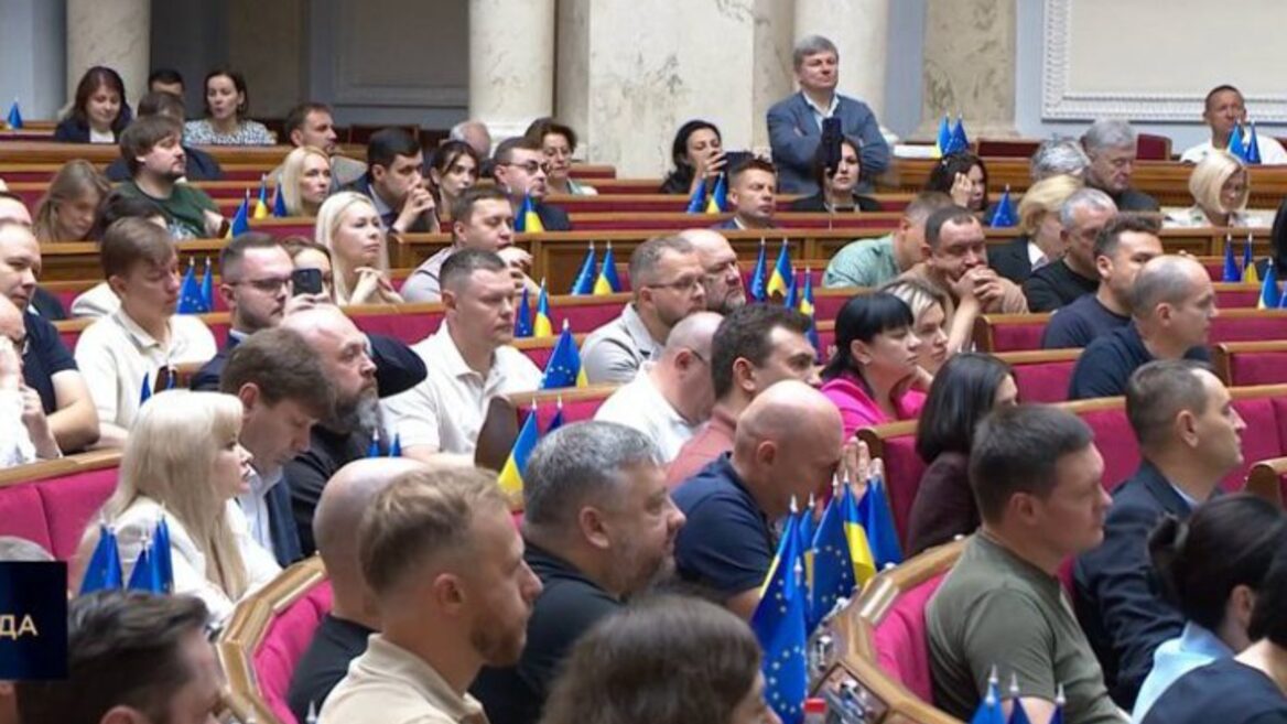 «Ваш хід пане Президенте»: 48 депутатів зареєстрували законопроєкт про незалежність НАБУ і САП