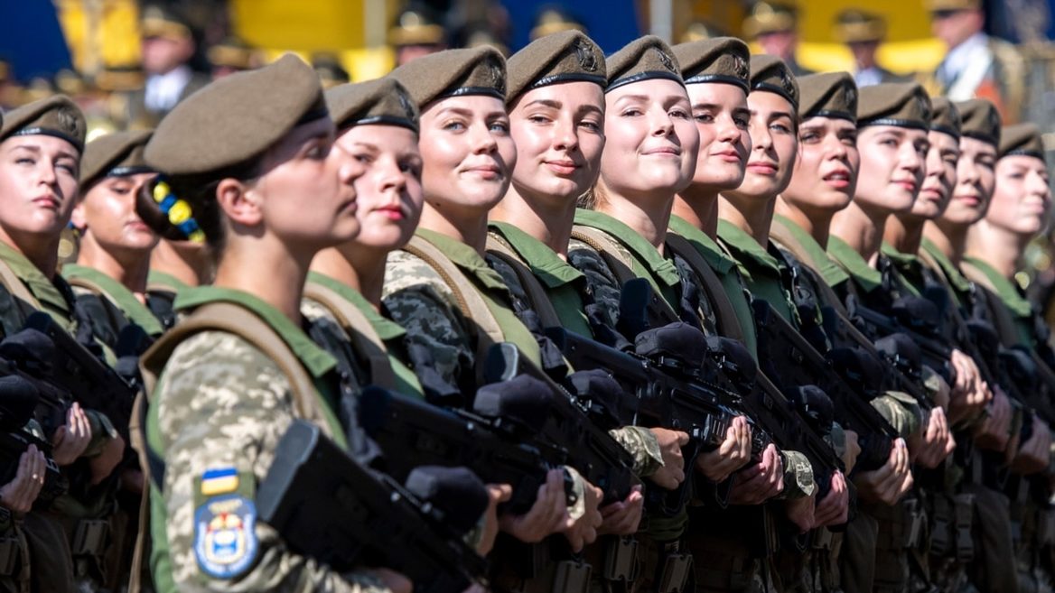 С 1 октября женщины-айтишницы должны стать на военный учет. Рассказываем что это означает кого мобилизуют и будут ли выпускать их за границу