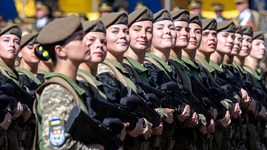 З 1 жовтня жінки-айтішниці мають стати на військовий облік. Розповідаємо, що це означає, кого мобілізують та чи випускатимуть їх за кордон