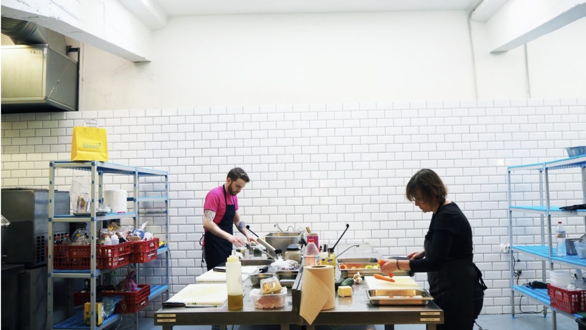 Glovo розширила мережу хмарних кухонь у Києві. Де запрацювали нові Cook Room
