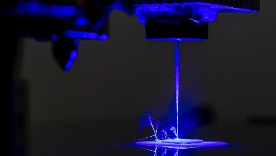Учені розробили перший у світі 3D-принтер, який може створити багатошаровий пристрій відразу з пластику, металу та мікросхем