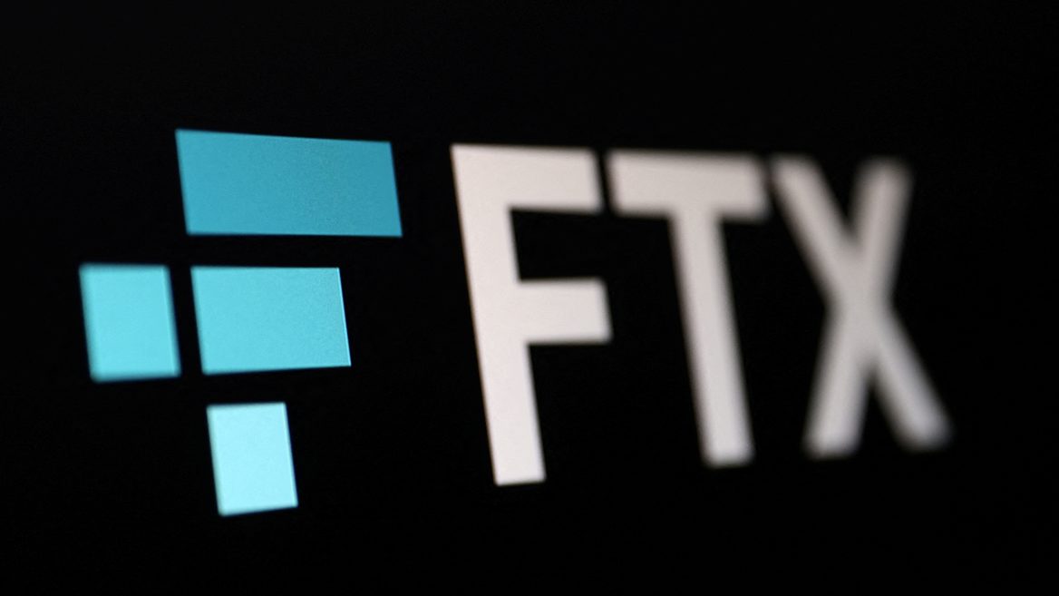 Велика криптобіржа FTX опинилася у центрі скандалу. З неї вкрали сотні мільйонів доларів, а Bitcoin тепер може обвалитися ще сильніше