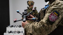 Михаил Федоров призывает украинцев проходить курсы и создавать FPV-дроны на дому