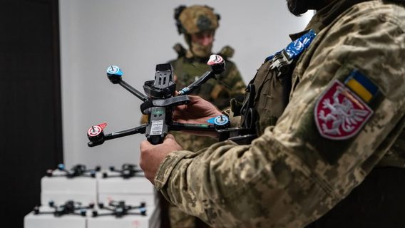 Михаил Федоров призывает украинцев проходить курсы и создавать FPV-дроны на дому