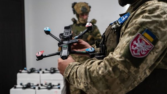 Михайло Федоров закликає українців проходити курси та створювати FPV-дрони вдома