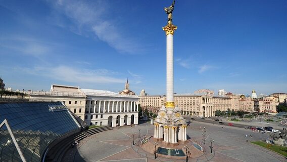 Поряд із Монументом Незалежності впав начебто «Ланцет» зі штучним інтелектом. Сергій Флеш вважає, що ці уламки можуть бути навмисно скинуті із «Шахедів»