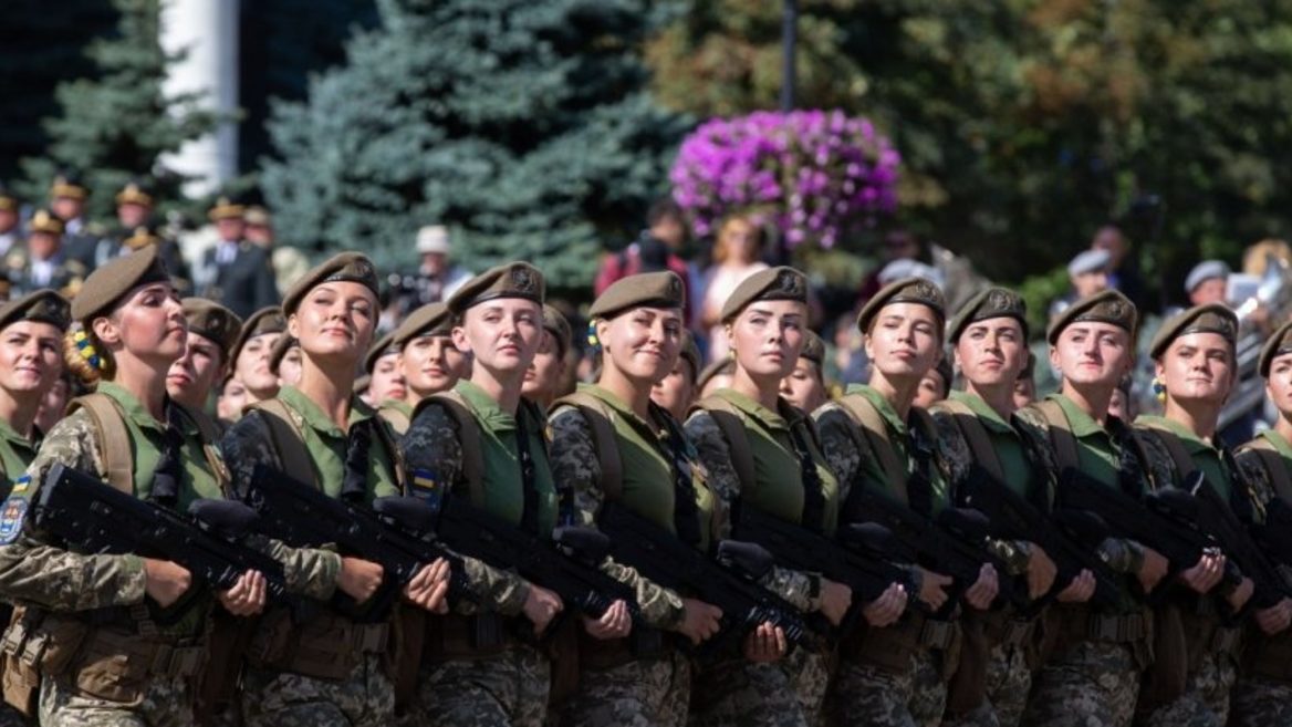 Українських айтішніц поставлять на військовий облік. Навіщо і кого це торкнеться