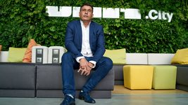 Екс-CEO Unit City займається фондом Team4Humanity. Він працює «за принципами» «Червоного Хреста» — організації, яка повністю дискредитувала себе в Україні 