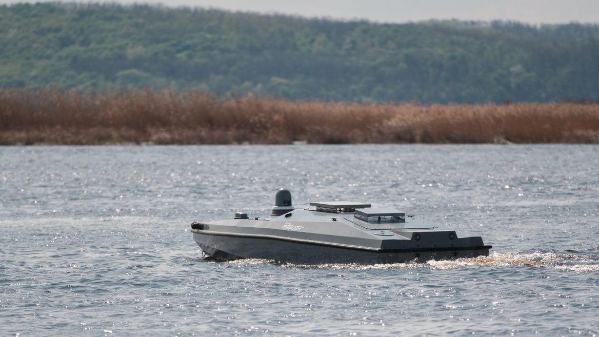 Українські розробники навчили діяти морські дрони Magura V5 разом із «роєм» приманок