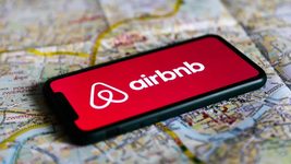 В Airbnb заявили, що не блокують українців через паспорт і пояснили, чому техпідтримка відповідає російською 