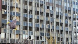 «F*ck russia». Російські БПЛА пошкодили будівлю, де розташовувався перший столичний офіс гейм-студії Frogwares. Розробники «Шерлока» відреагували
