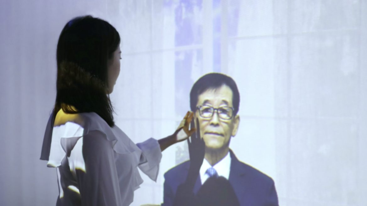 Корейці знайшли нове застосування ШІ: пропонують живим поспілкуватися з аватарами померлих