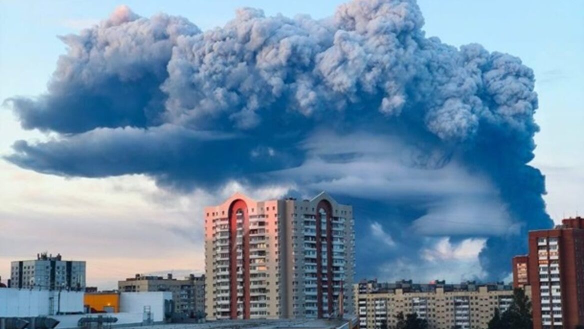 Ukrainian drones hit four more facilities of the largest Russian marketplace Wildberries: warehouses in St. Petersburg, Tver, Simferopol and Novosaratovka were hit