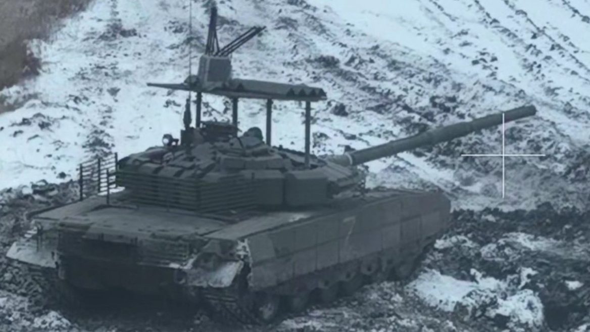 На російські танки почали встановлювати новий РЕБ «Сания» який призначений для боротьби з FPV-дронами