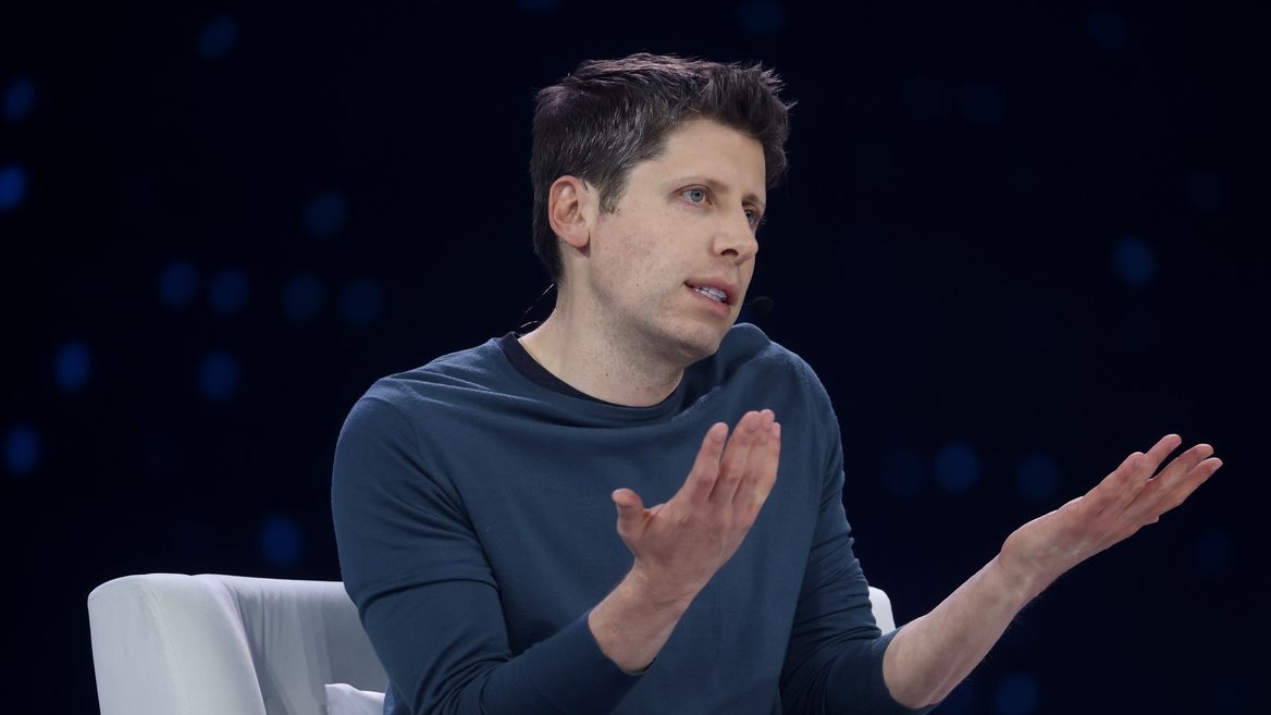 Сем Альтман кидає виклик Ілону Маску підтримуючи конкурента Neuralink