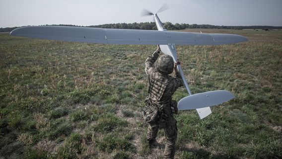 Для української Армії дронів закупляють FlyEye. Це одні з найкращих дронів-розвідників у світі. Що про них відомо