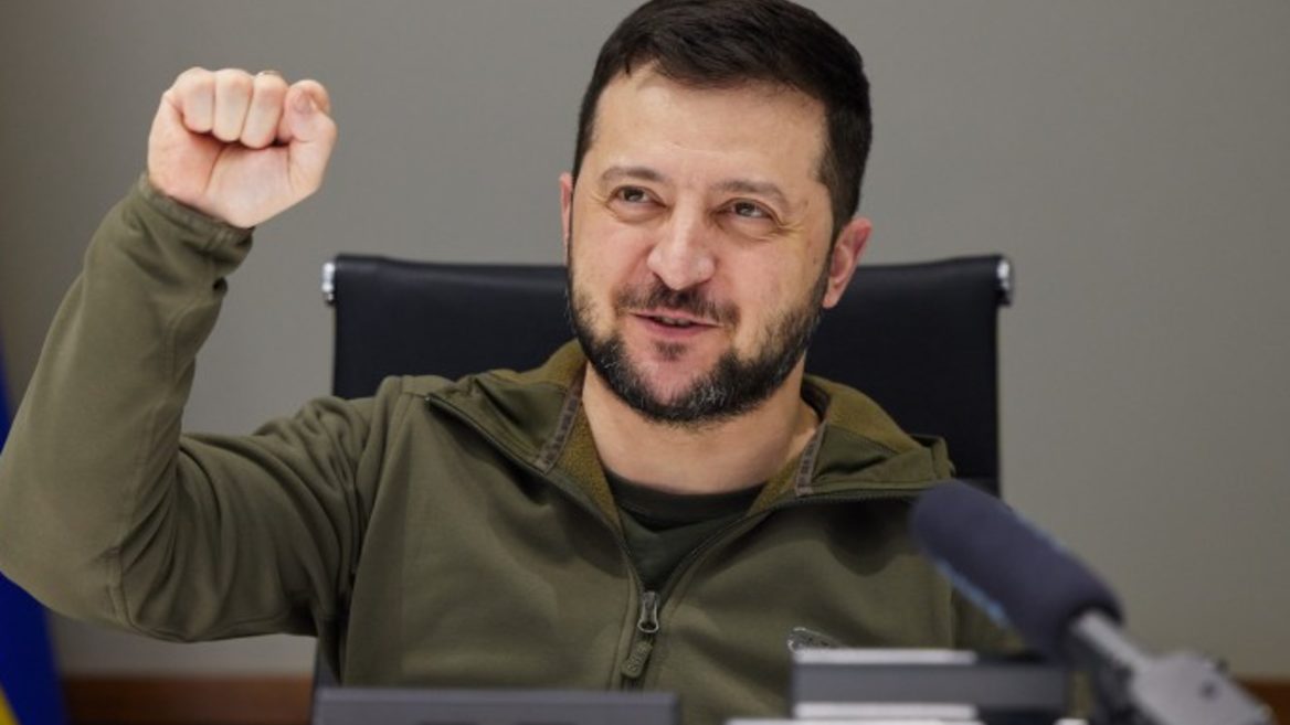 Зеленський доручив виробити як мінімум 30 000 далекобійних дронів і 3000 ракет цього року 