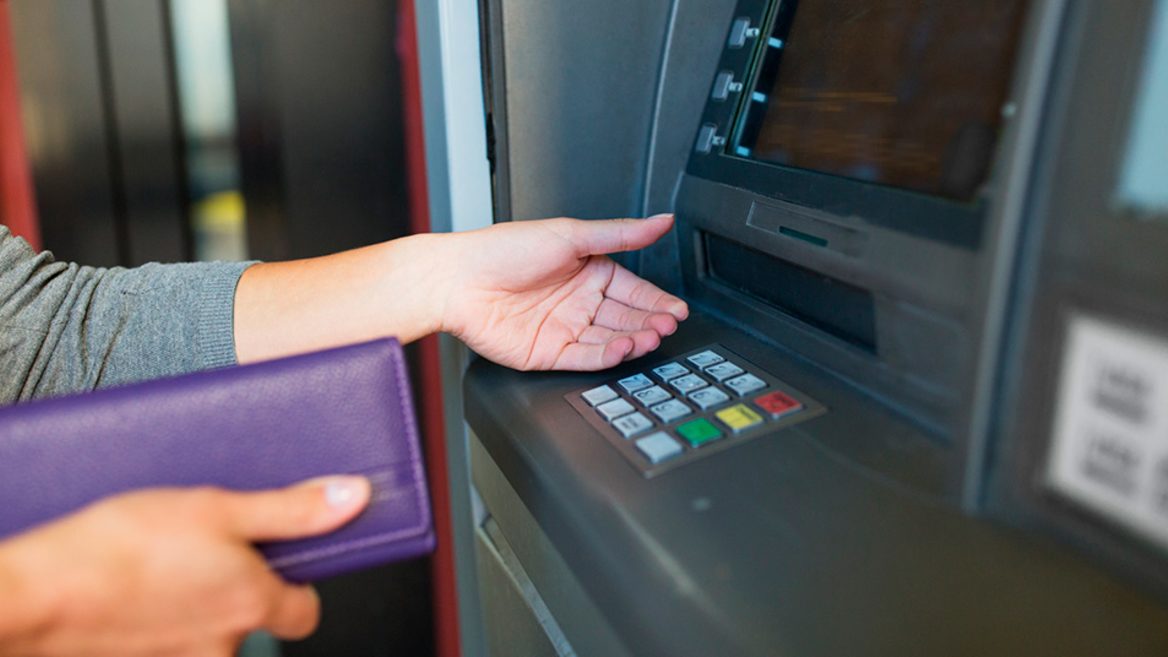 Все спокойно. Украинские банки отрицают панику и очереди в банкоматы на фоне новостей о вторжении