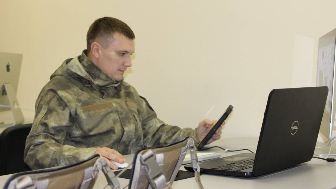 Український розробник вклав понад $100 000 у MilTech-застосунки якими вже 10 років користується ЗСУ. Як працюють TacticMap та MyGun які увійшли у ТОП-3 AppStore