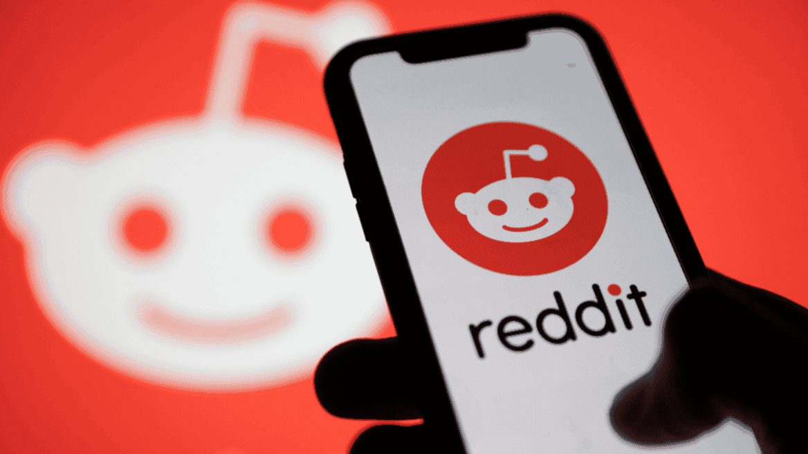 Регулятор перевіряє Reddit після того як компанія дозволила Google тренувати ШІ на своєму контенті 