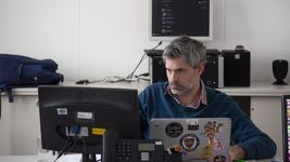 «Вакансії моніторю, як осатанілий — зиску нуль». Айтівець із 32 роками досвіду, що називає себе «конякою-роботякою», вже рік не може знайти роботу. Одкровення фаната IT