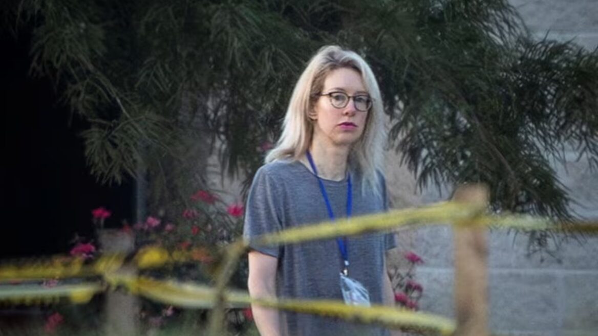 Стартаперка-шахрайка, що «розвела» інвесторів на мільярди, попросила Трампа випустити її з в’язниці. Про що йдеться