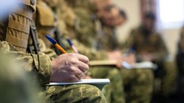 «Не нужно паниковать и верить никаким фейкам». В Минцифры снова опровергли слухи об отправке повесток через «Дію»