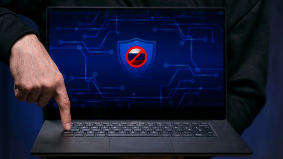 Піти на «ноготочкі» і залишити свої дані ФСБ — українські підприємства досі використовують російський софт, навіть у барбершопах 