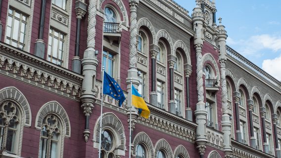 В Украине начал действовать «банкоматный роуминг». Комиссии на снятие наличных стали одинаковыми для всех
