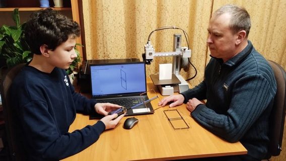 Дев'ятикласник із Житомирщини розробив власну технологію виготовлення антен для керування БПЛА