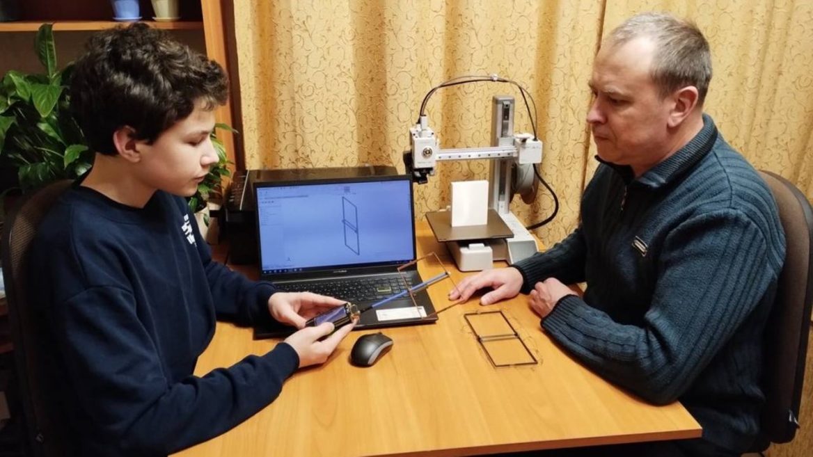 Девятикласник із Житомирщини розробив власну технологію виготовлення антен для керування БПЛА