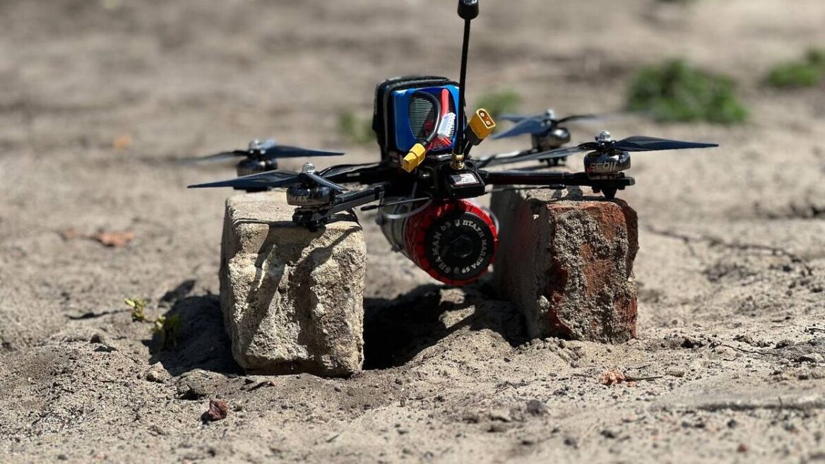 За рік Україна наростила передачу FPV-дронів у військо у 2,5 раза. Скільки безпілотників передано ЗСУ цьогоріч